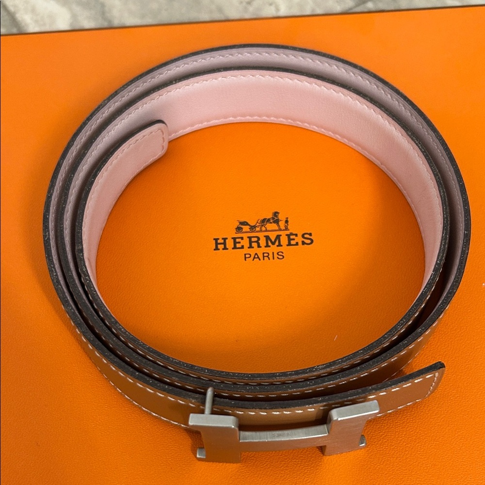 Authentic Hermes reversible tan gold/Pale Pink 24MM Belt Kit with original box - Picture 2 of 10